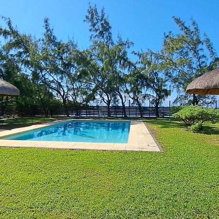 Clair De Lune - Private 2 Bedrooms Beachfront Villa トゥルー・ドー・ドゥース エクステリア 写真