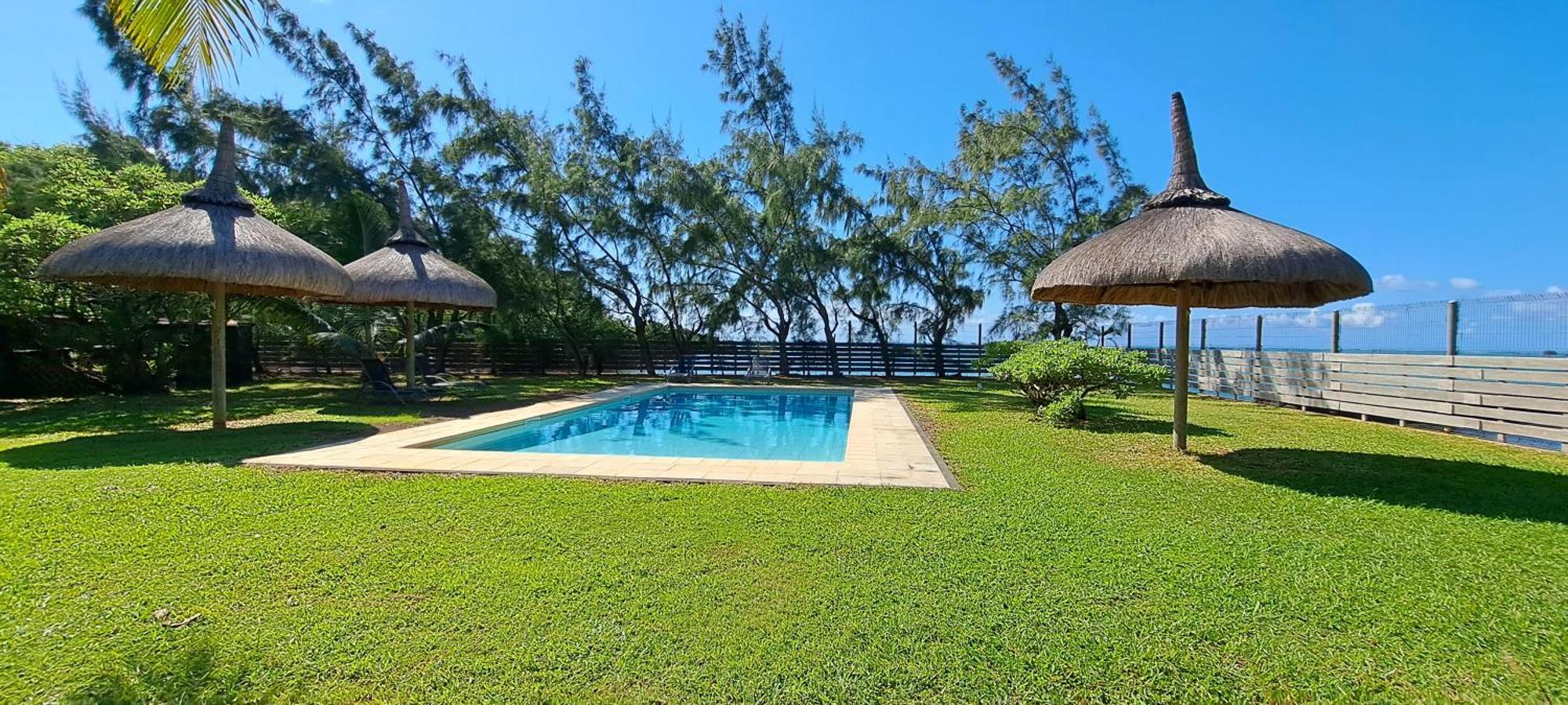 Clair De Lune - Private 2 Bedrooms Beachfront Villa トゥルー・ドー・ドゥース エクステリア 写真