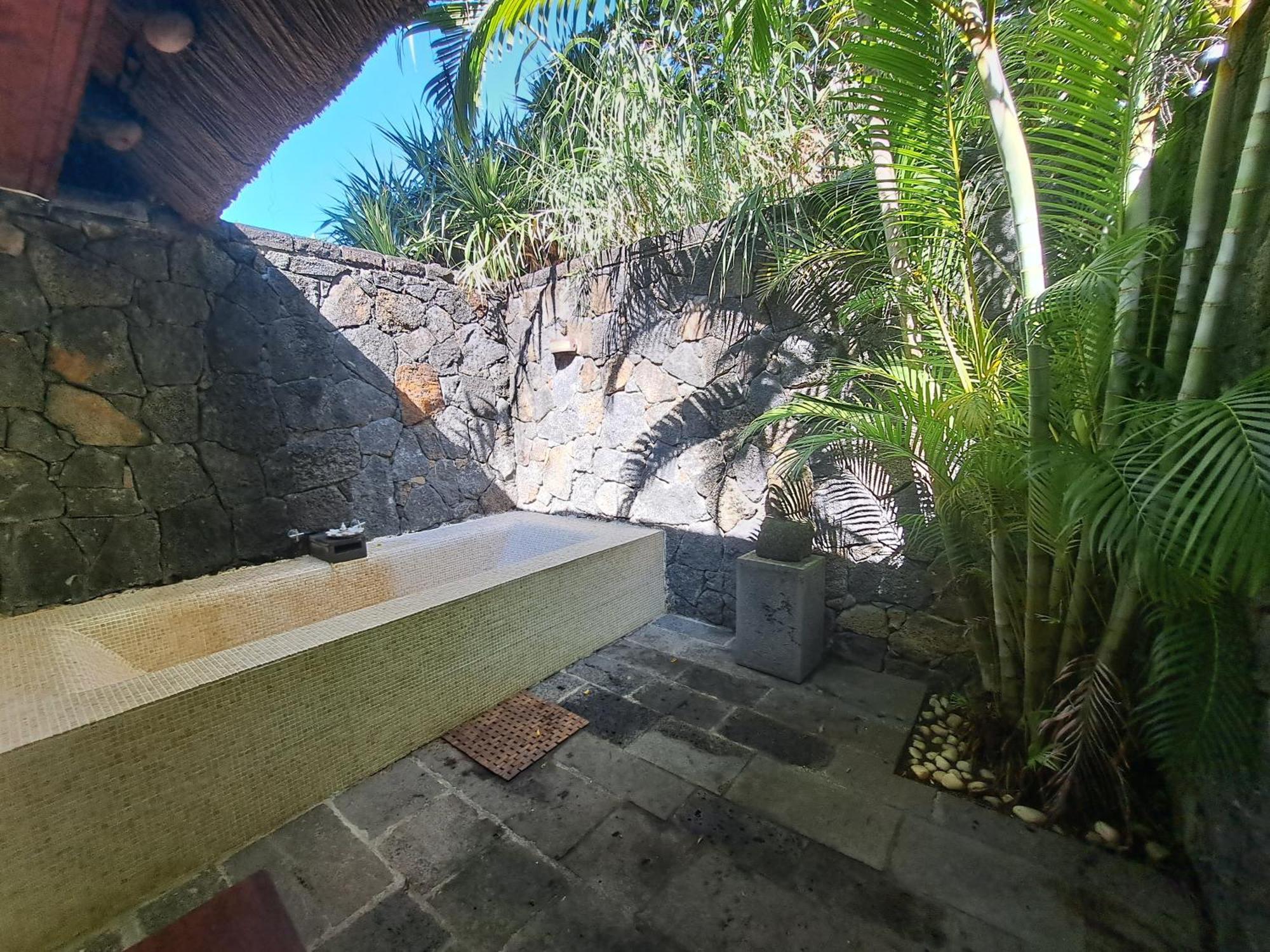 Clair De Lune - Private 2 Bedrooms Beachfront Villa トゥルー・ドー・ドゥース エクステリア 写真